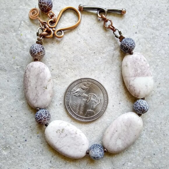 Feminine! Neutral Colors! Natural Stone Beads - Bracelet w. Copper Toggle Clasp - Picture 7 of 9
